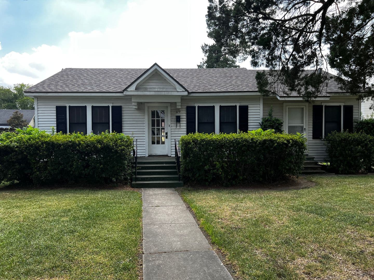 Four Bedroom, Three Bathroom , House Near UL with Lawncare.